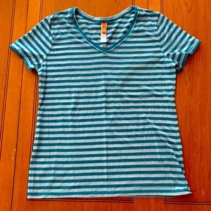 Women’s Lucy Striped V-Neck Short Sleeve Top. Size XL. Very Good Condition.